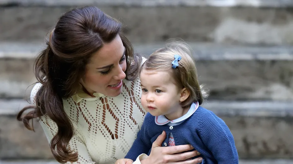 À seulement 17 mois, la princesse Charlotte fait déjà tout comme sa mère (Photos)