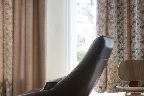 Gouden en kasjmieren weerspiegelingen voor een warme en trendy decoratie
