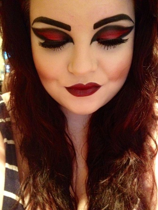 Trucco da vampira: da bambina o sexy, la guida per Halloween