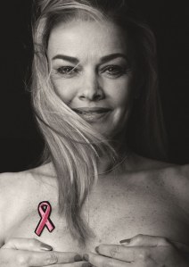 Ensaio da campanha Think Pink, do estilista Tufi Duek e da ONG Unaccam