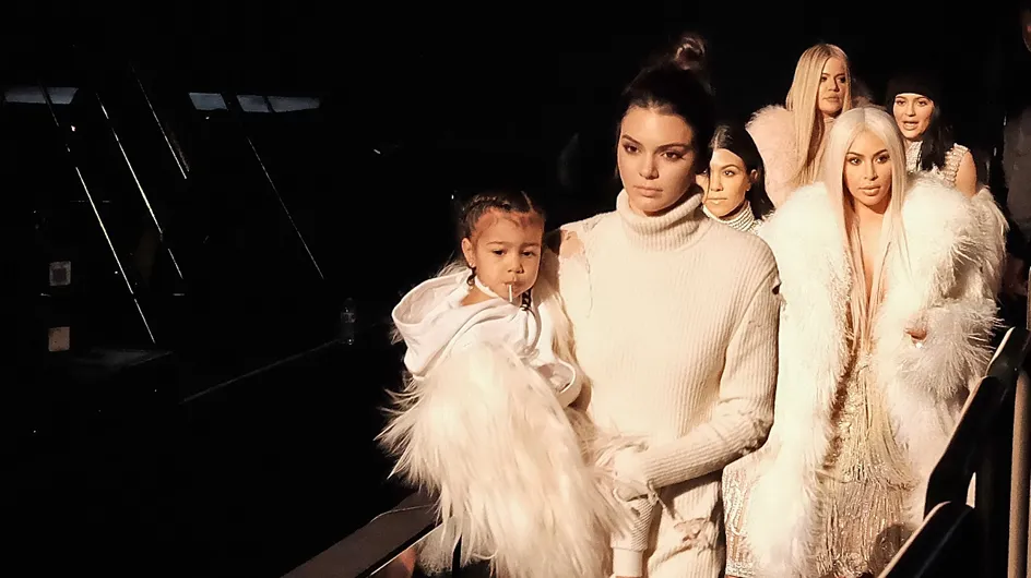 À 3 ans, la fille de Kim Kardashian est déjà fan de make-up (photos)