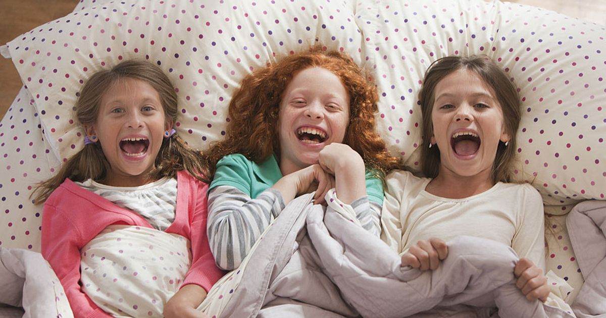 Quand et comment organiser la première soirée pyjama de votre enfant ?