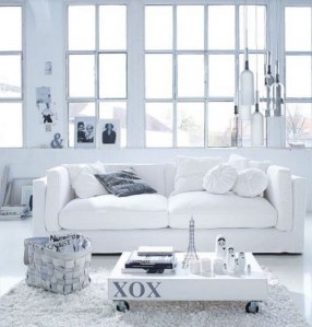 Weißes Wohnzimmer
