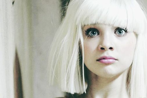 Maddie Zieger (Bailarina Sia)