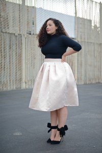 Die Schleifen-Pumps gibt es auf choises.com für ca. 40 €