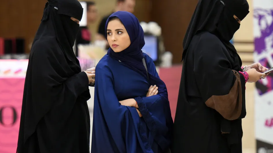 En Arabie saoudite, les femmes tombent le niqab pour se libérer (Vidéo)