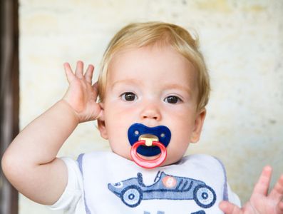 Nuckel, Schnuller & Co.: Was ist das Richtige für mein Baby?