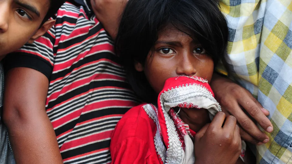 Au Bangladesh, les enfants travaillent 64 heures chaque semaine pour fabriquer nos vêtements