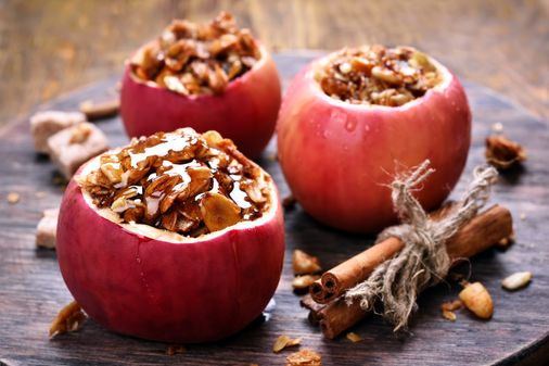 Manzanas al horno con granola de nueces