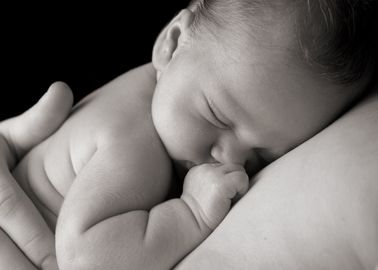 Le Peau A Peau Avec Bebe 7 Raisons De Ne Plus S En Passer