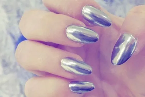 Chrome nails