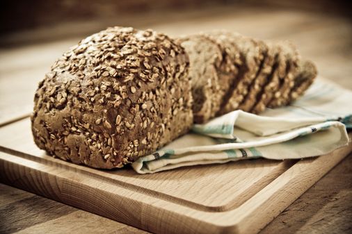 El pan integral contiene menos carbohidratos
