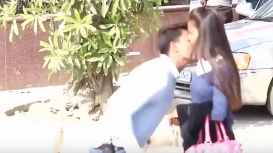 Il embrasse de force des filles dans la rue, la scandaleuse vidéo qui indigne l'Inde