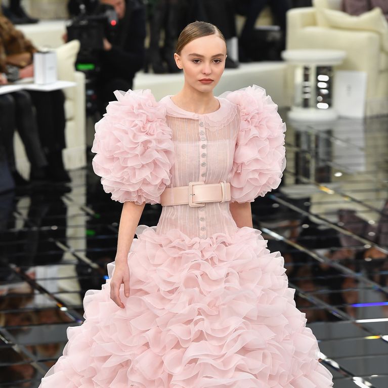 LilyRose Depp en robe de mariée