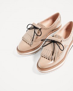 Schnürschuhe mit Fransen von Zara, 39,95 €