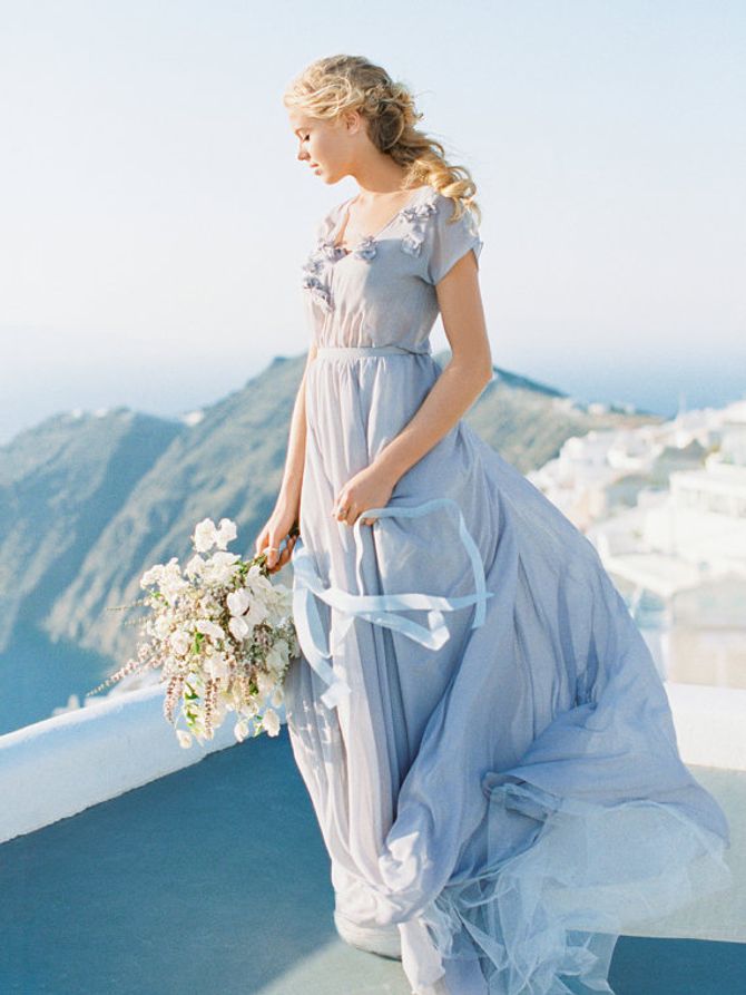 Hellblaue Brautkleider liegen 2017 im Trend