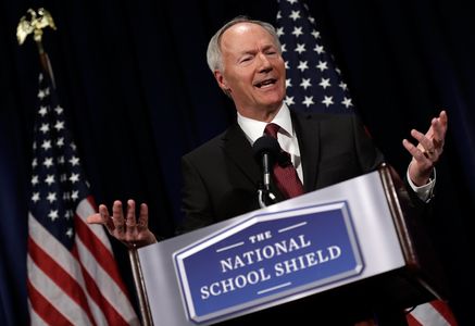 Asa Hutchinson, gobernador de Arkansas