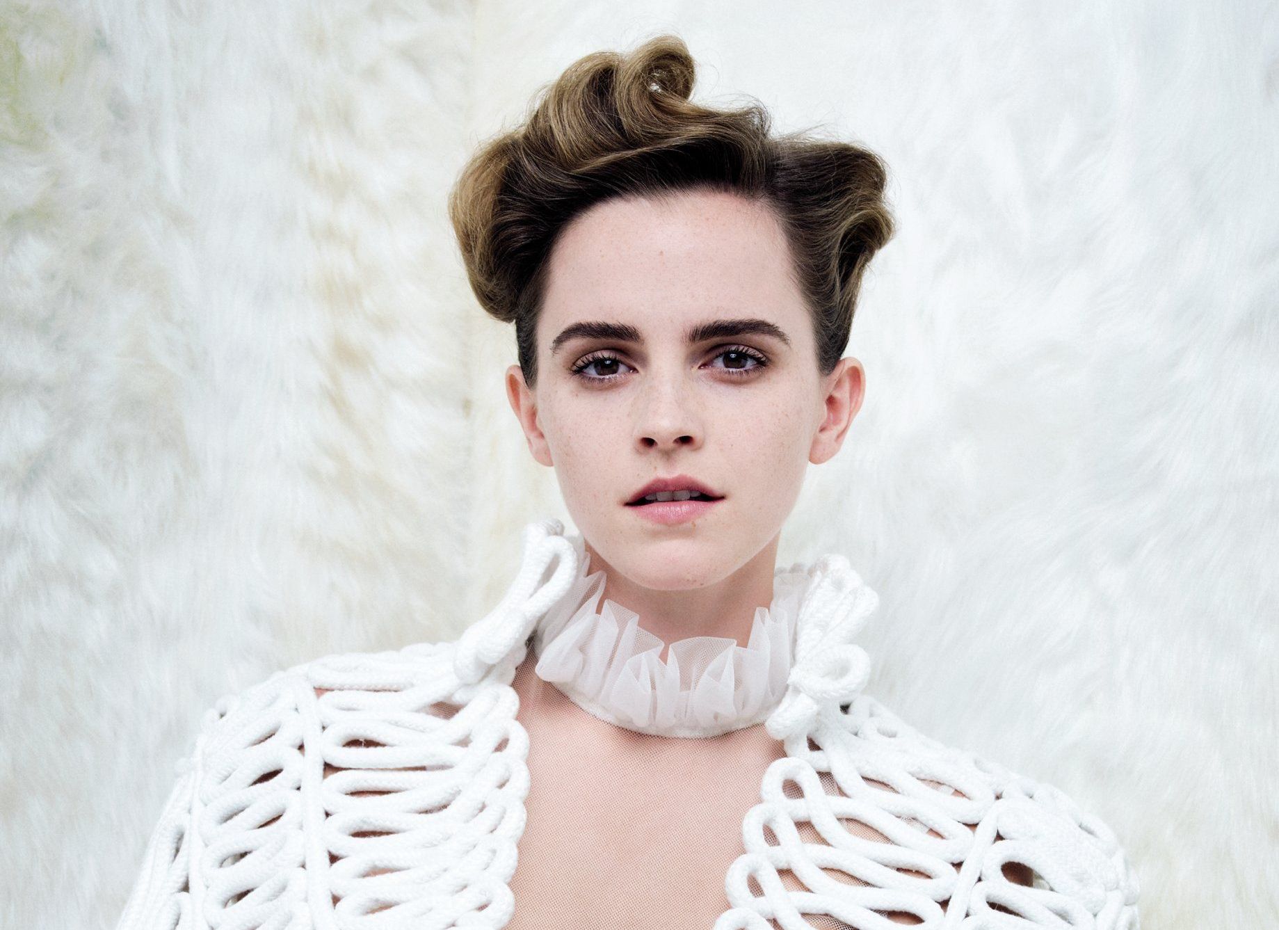 Emma Watson critiquée pour ses photos seins nus