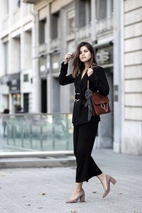 Taillengürtel kombinieren: Ladylike mit Kleid und Pumps
