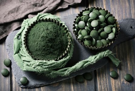 Pastillas y polvo de espirulina