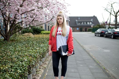Maikes Look ist gleichzeitig trendy und bequem