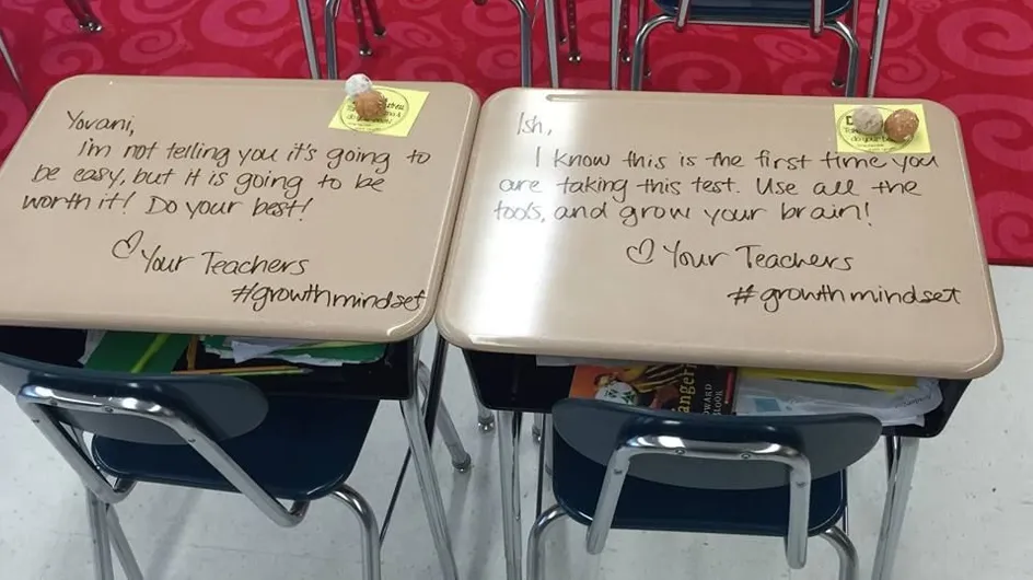 Une professeure écrit sur les tables de ses élèves pour la bonne cause