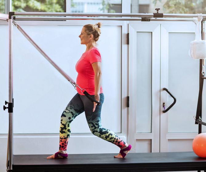 Schwanger sollten beim Pilates keine geraden Bauchmuskeln trainieren.