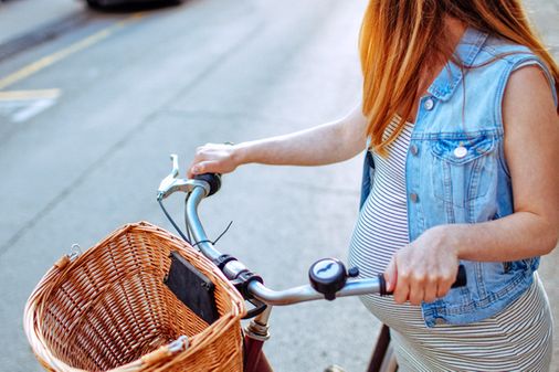 Radfahren ist in der Schwangerschaft grundsätzlich erlaubt solange ihr euch sicher und wohl fühlt.