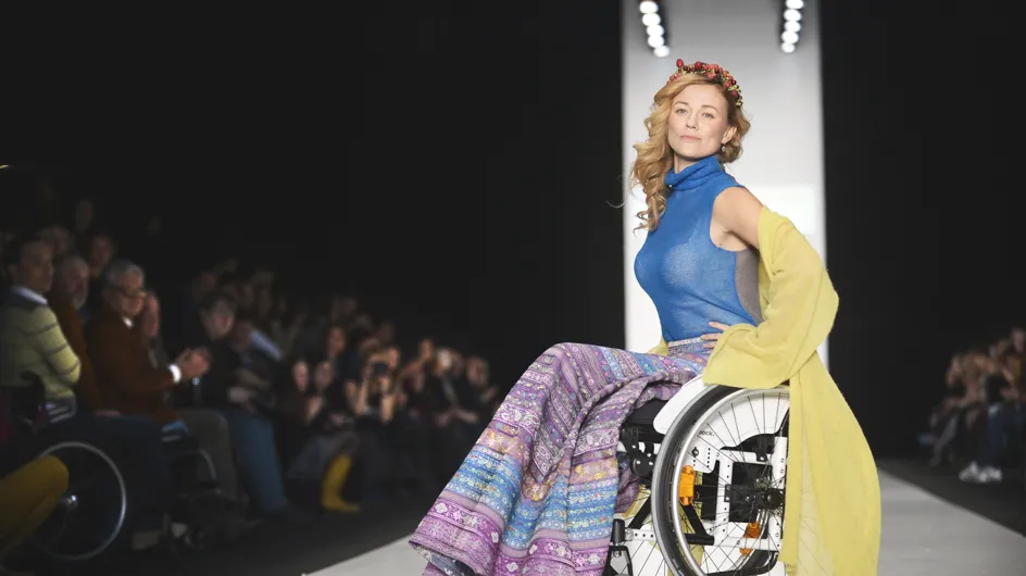 A Moscou, les mannequins défilent en fauteuils roulants sous des tonnerres d'applaudissements (Photos)