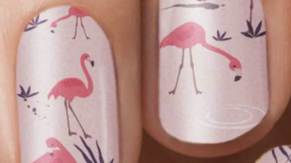 Impossível não se apaixonar pelas nail arts de flamingos