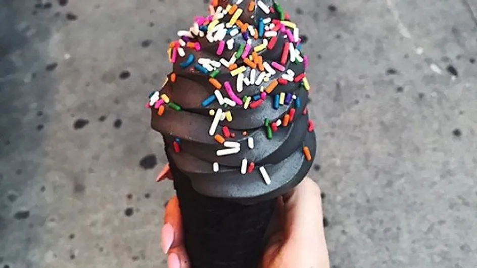 ¿Refrescarías tu verano con este helado negro?