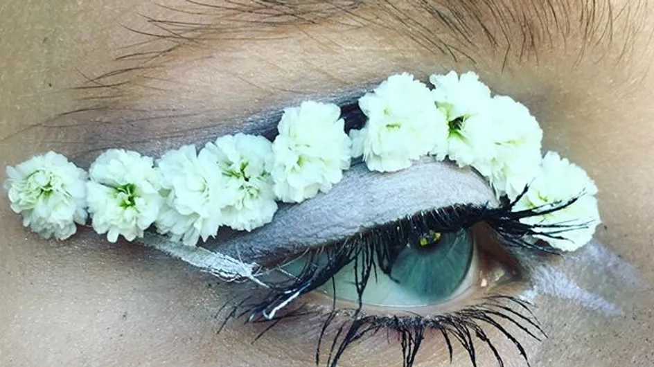Elle troque son maquillage contre des fleurs, le résultat est envoûtant ! (photos)