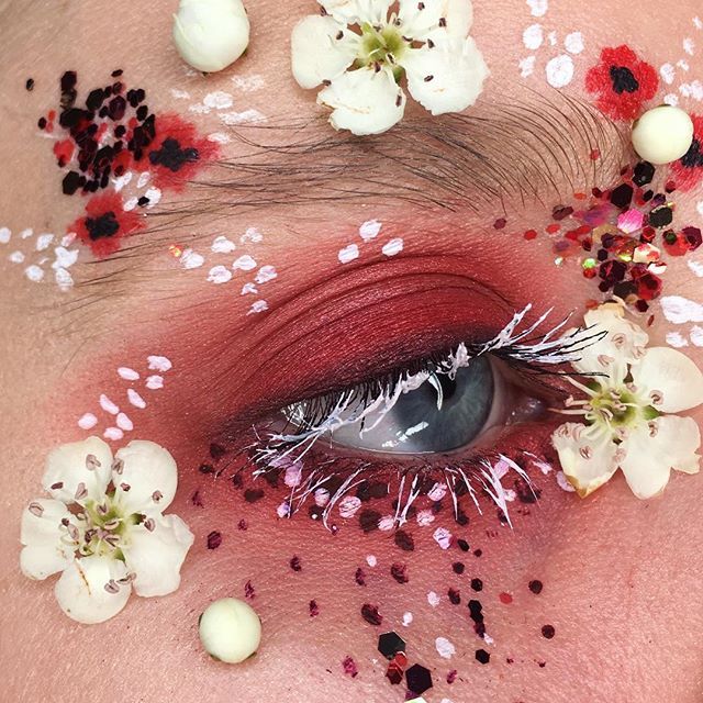 Le Terrarium Eye : le nouveau make-up réalisé avec de vraies fleurs