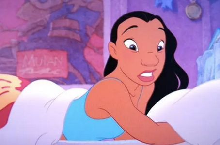 Nani de Lilo y Stitch tiene un póster de Mulán