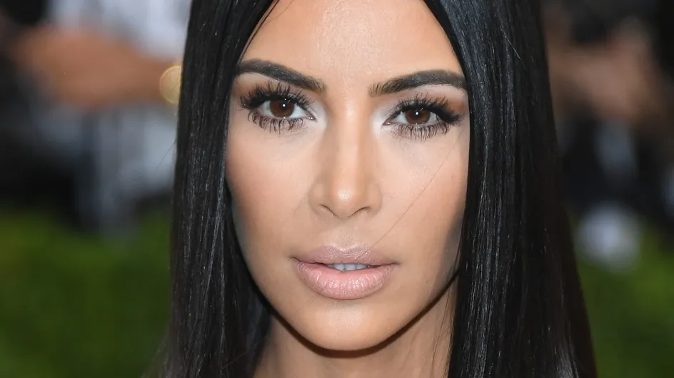On connaît ENFIN le secret des cheveux si soyeux de Kim Kardashian