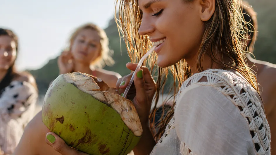 Tá com sede? 8 razões para se refrescar com água de coco