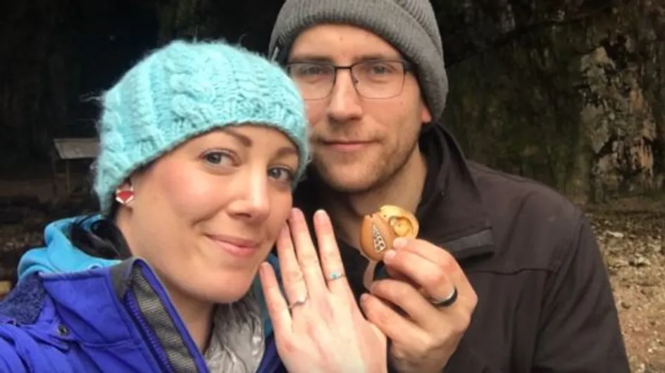 Sans le savoir, elle a porté sa bague de fiançailles... pendant un an ! (vidéo)