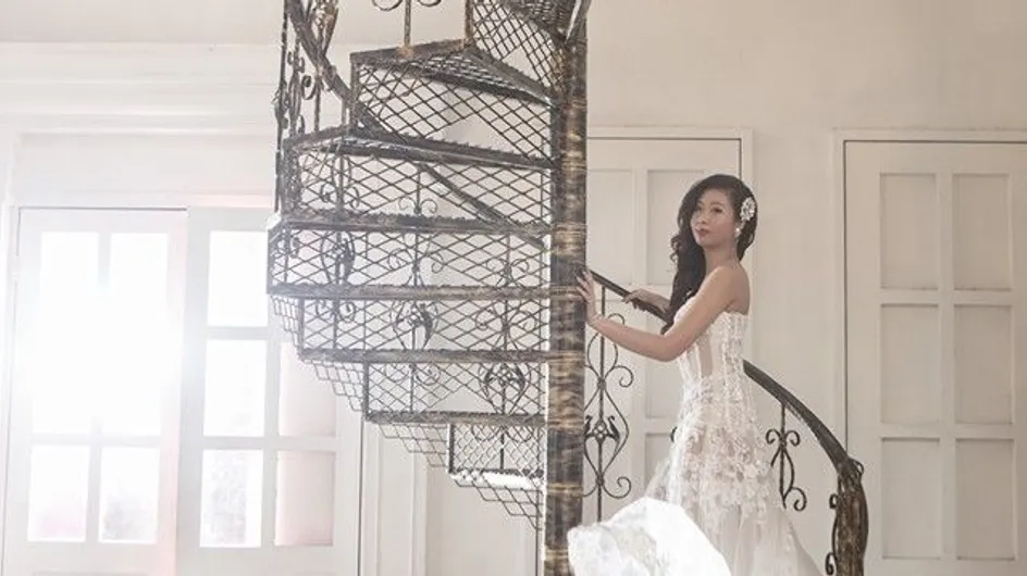 Condamnée par le cancer, elle réalise son rêve et pose seule en robe de mariée (photos)
