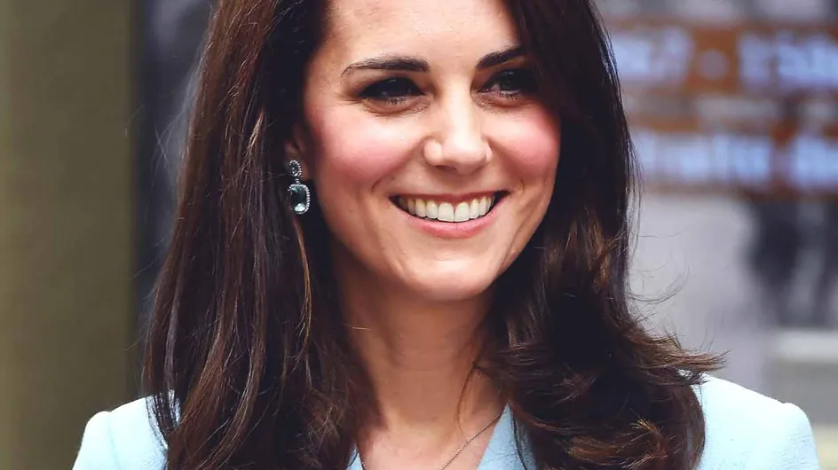 On craque pour le look royal bleu layette de Kate Middleton (Photos)