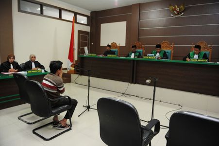 Indonésie : Deux hommes condamnés à recevoir 85 coups de fouet pour homosexualité