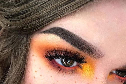 Maquillaje amarillo