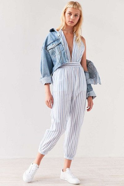 macacão com jaqueta jeans