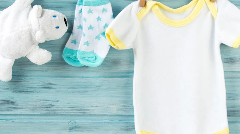 5 trucos para lavar (bien) la ropa de tu bebé