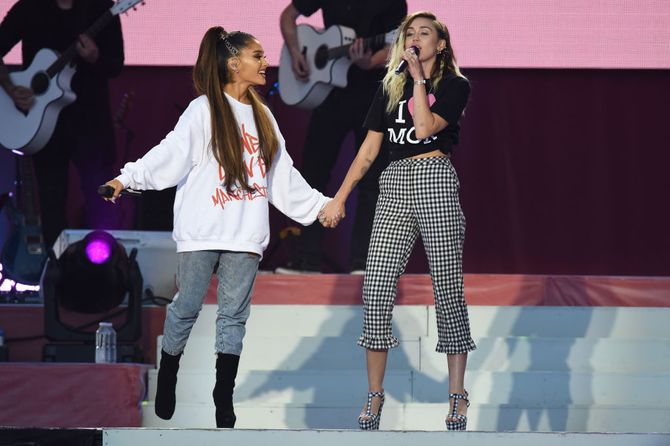 Ariana Grande y Miley Cyrus