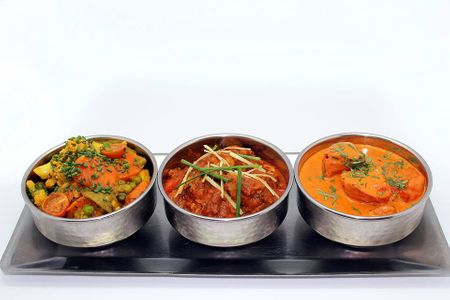 Surtido de platos de curry