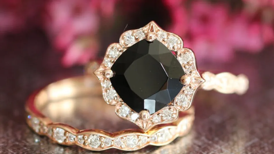 13 anillos de compromiso de color negro para novias no tradicionales
