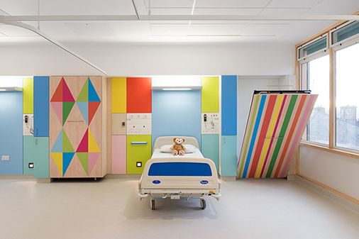 Quartos de hospital infantil na Inglaterra são transformados para alegrar crianças