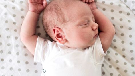 Bebe A 3 Semaines 1er Mois De Bebe Sante De La Maman