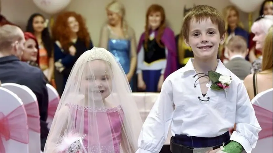Atteinte d'un cancer, cette petite fille de 5 ans a eu droit à un "mariage" de rêve (Photos)