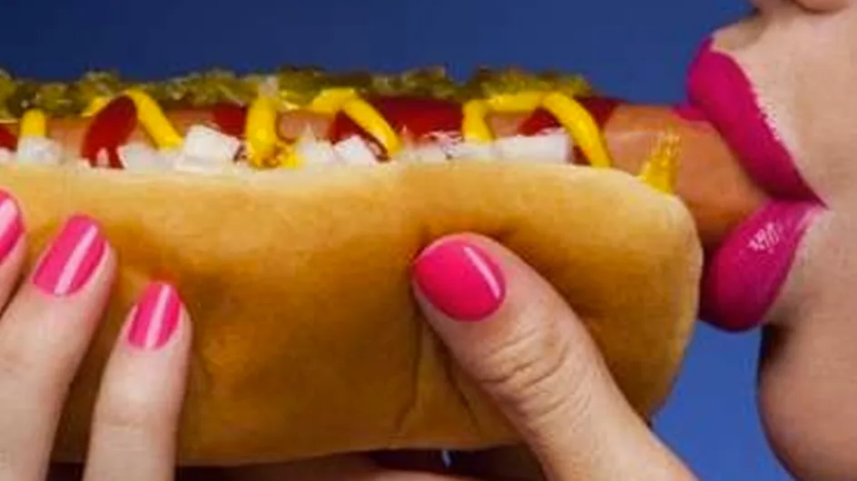 A Waitress Used A Hot Dog As A Tampon Then Watched A Customer Eat It